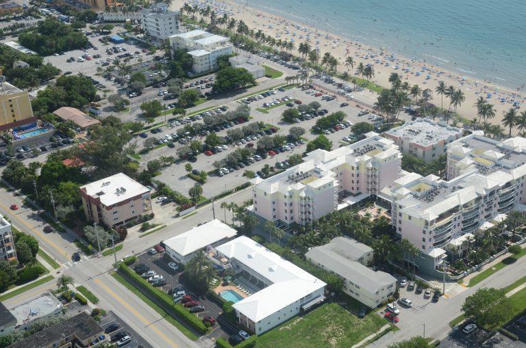 Carriage House Resort Дирфилд Бич Экстерьер фото