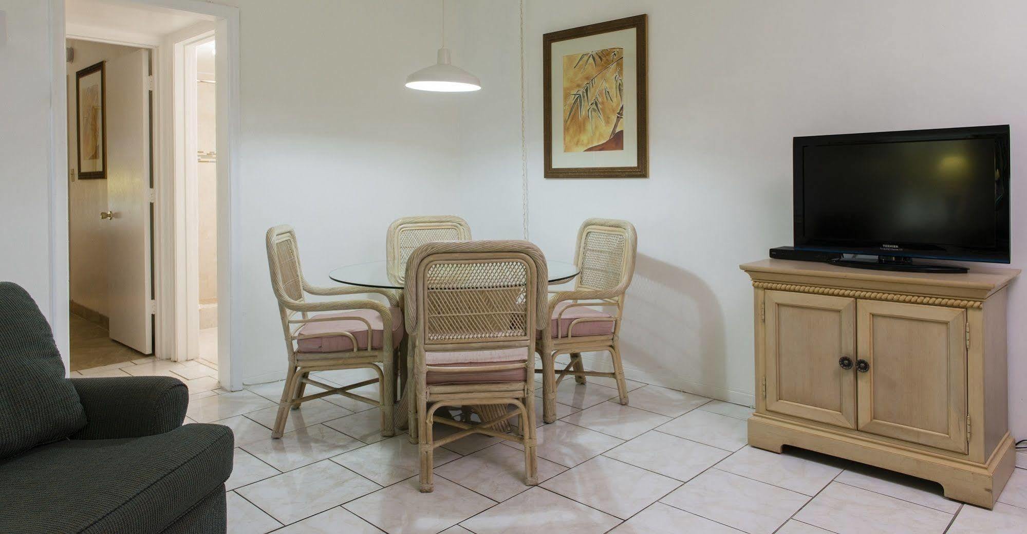 Carriage House Resort Дирфилд Бич Экстерьер фото