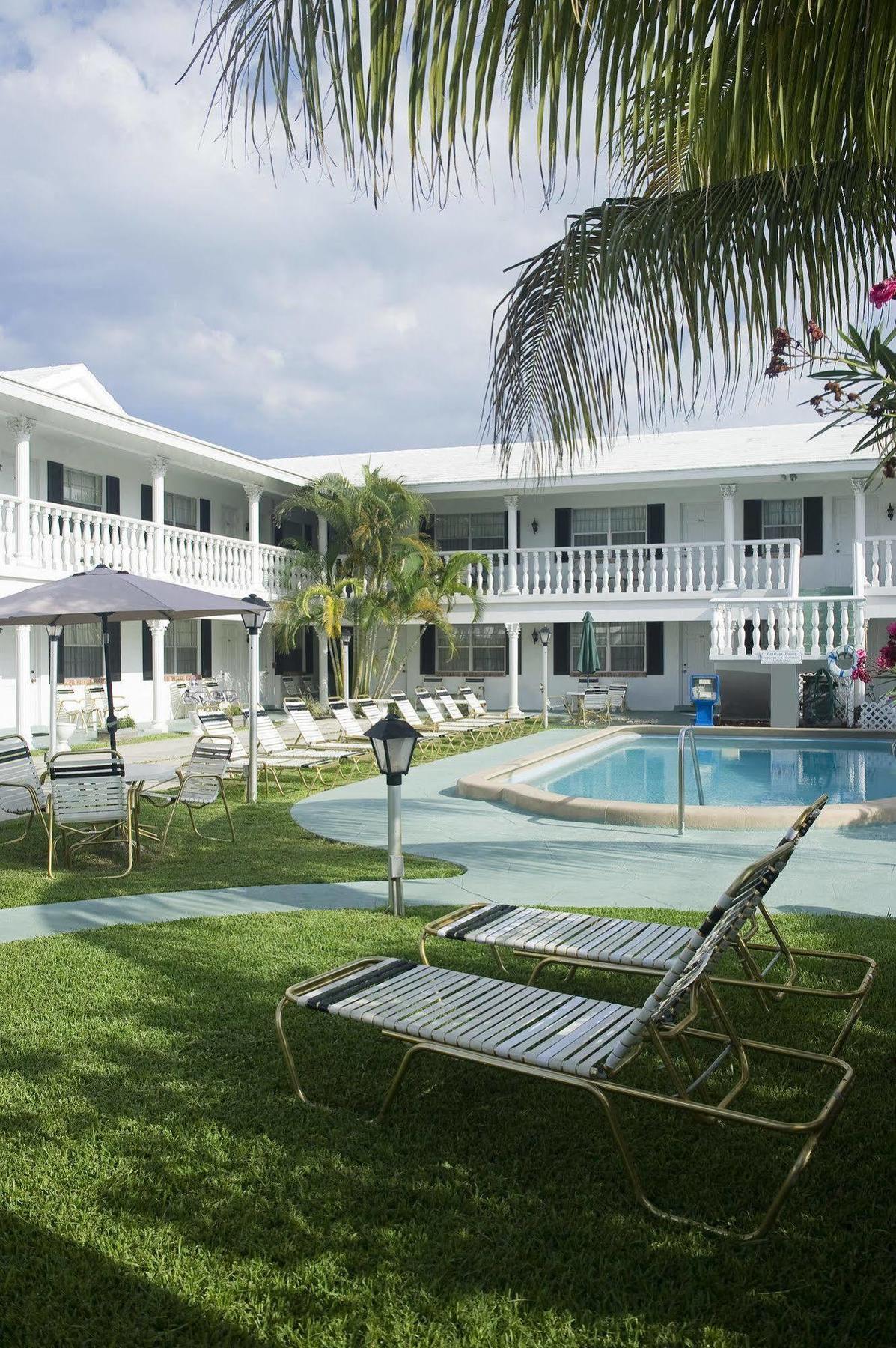 Carriage House Resort Дирфилд Бич Экстерьер фото