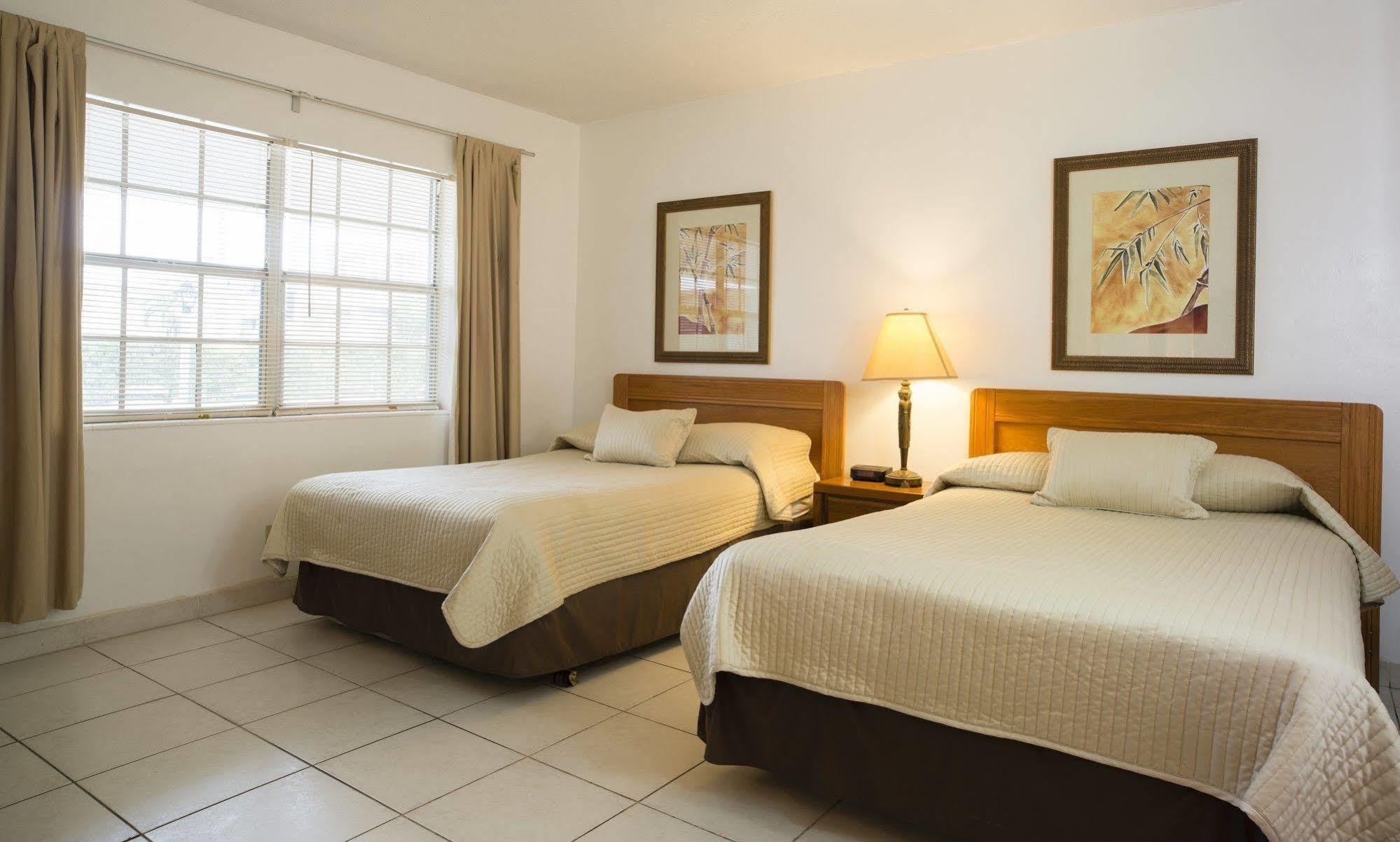 Carriage House Resort Дирфилд Бич Экстерьер фото